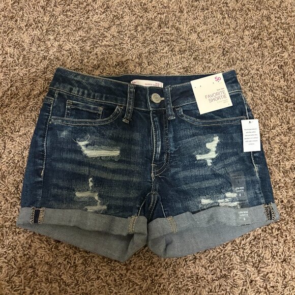 SO Favorite Shortie Jean Shorts 0 Low Rise NWT NEW 2.5" Inseam Distressed Pocket - Picture 1 of 3